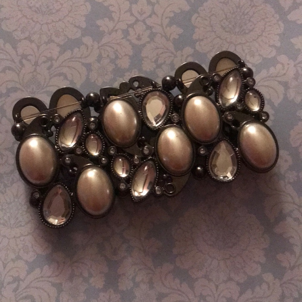 Pearl and diamond bracelet